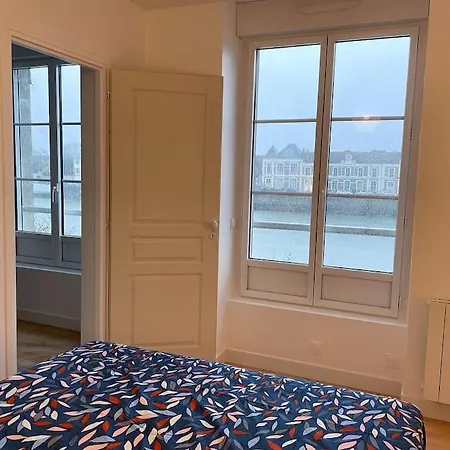 Bright, Central, & River-view: Ideal 6-sleeper Lejlighed Corbeil-Essonnes