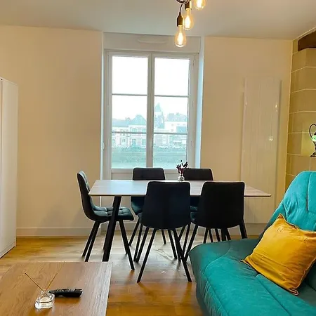 Bright, Central, & River-view: Ideal 6-sleeper