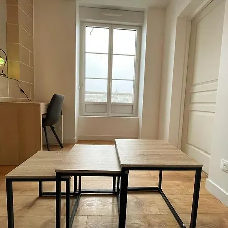 Bright, Central, & River-view: Ideal 6-sleeper Lejlighed Corbeil-Essonnes