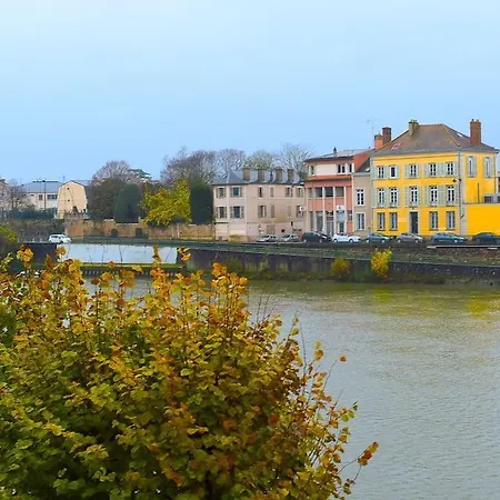 Lejlighed Bright, Central, & River-view: Ideal 6-sleeper Corbeil-Essonnes
